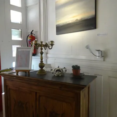 Au Centre D'art Arkad